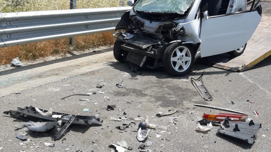Aksidentohen dy makina në Laç, të plagosurit dërgohen me urgjencë në Tiranë
