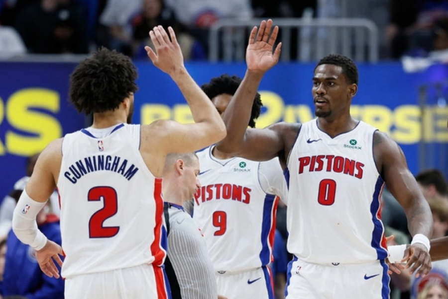Cunningham shkëlqen, Detroiti thyen ‘mallkimin’ dhe barazon serinë ndaj Orlando-s