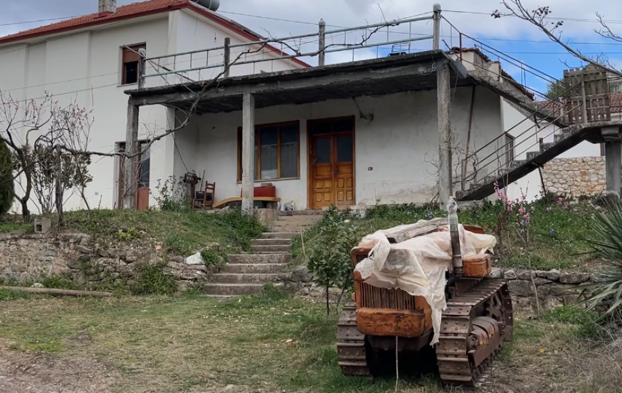 Fshati drejt boshatisjes / Karkaveci i Prrenjasit braktiset nga të rinjtë, banorët: Nuk na ka mbetur shpresë