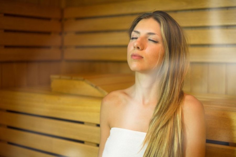 Sauna jo vetëm rrit temperaturën e trupit, por edhe aktivizon sistemin imunitar
