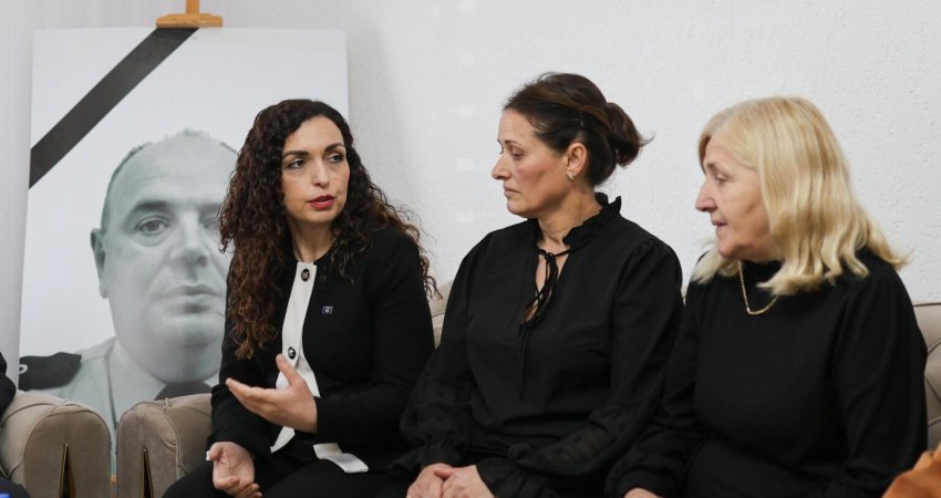 Osmani pas vizitës te familja e Afrim Bunjakut: I vizitova me dhimbje por edhe me krenari të thellë
