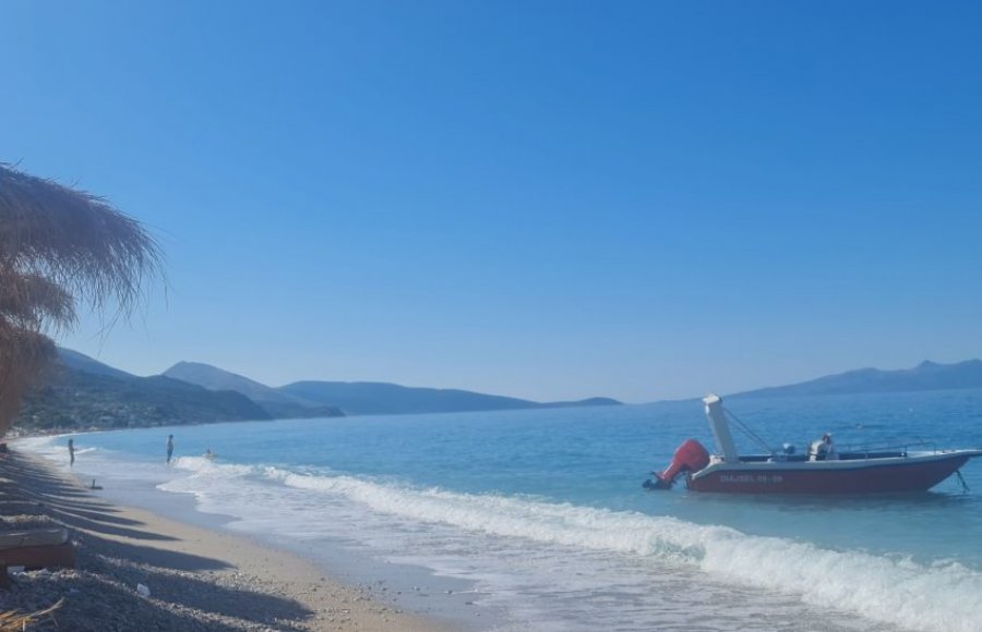 Si ndikon uji me kripë deti në lëkurë – Cilat janë përfitimet? 
