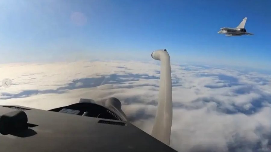 Në qiellin baltik, pilotët e NATO-s dhe ata rusë vlerësojnë njëri-tjetrin me kujdes, por pa tendencë për luftë