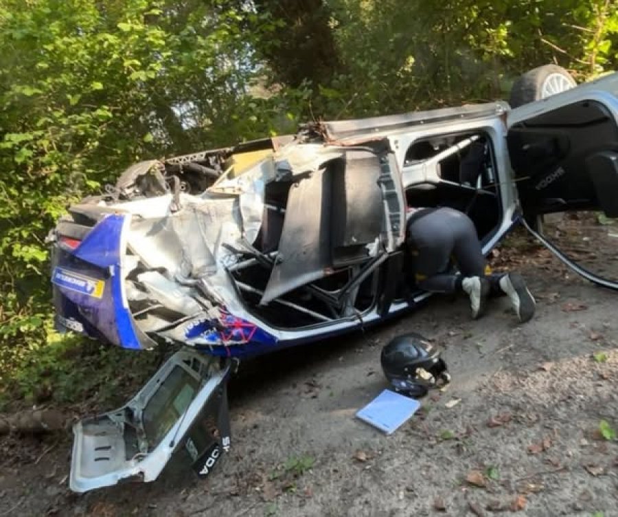 Aksident i frikshëm në garat rally, babai i Verstappen-it shpëton mrekullisht pas përmbysjes së makinës