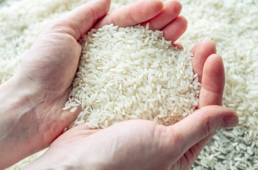 A duhet ta shpëlani orizin? Shefat e kuzhinës zbulojnë një gabim që bëjnë shumë njerëz