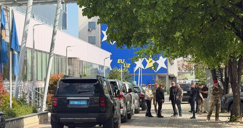 Delegacioni i Komitetit Ushtarak të NATO-s po qëndron për një vizitë zyrtare në Kosovë