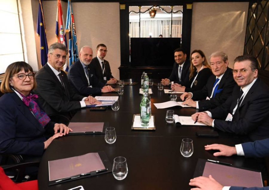 Kryeministri i Kroacisë publikon fotot e takimit me kreun e PD Sali Berisha