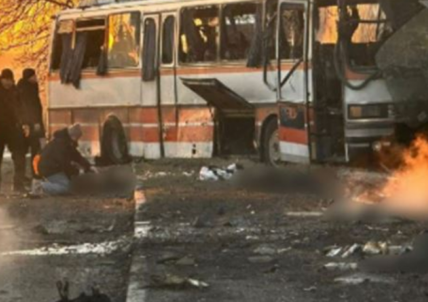 Dronët rusë godasin autobusin në Ukrainë, të paktën 12 viktima