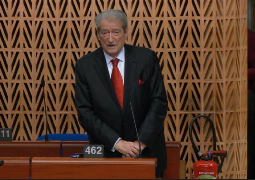Berisha nxjerr zbuluar mashtrimin e mediave të Rilindjes