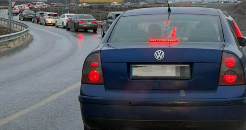 Kolona të gjata nga Maqedonia e Veriut për hyrje në Kosovë, pritje deri në një orë