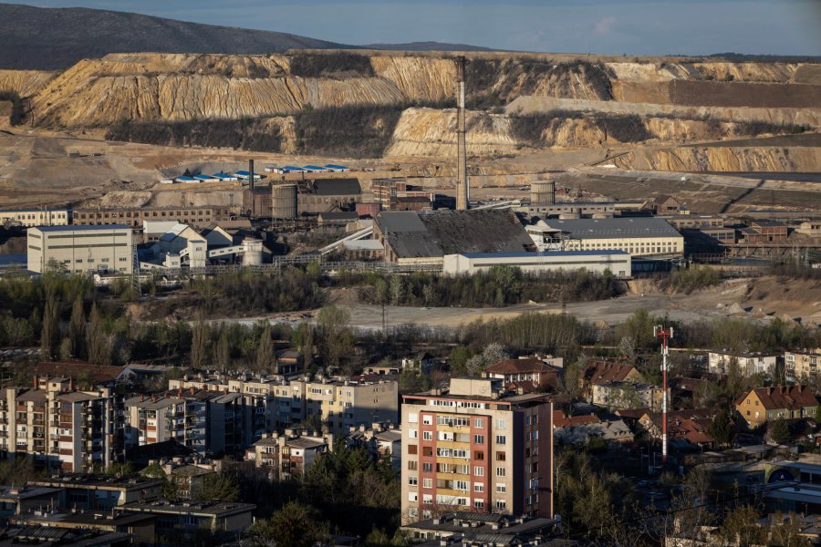 'Dëbohen' serbët, ndërsa Kina merr përsipër një perandori minerare