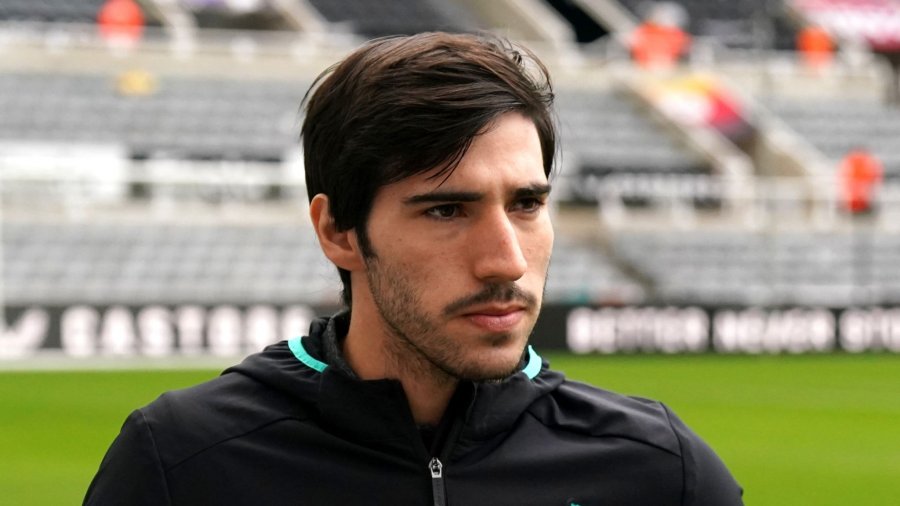 Tonali i është ofruar Arsenalit, por transferimi nuk mund të realizohet rani