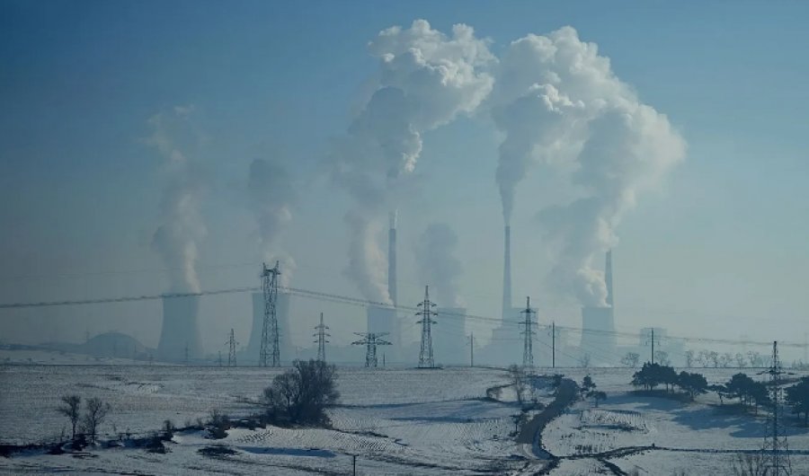 Pse Kina po ndërton kaq shumë termocentrale të reja me qymyr, kur energjia e erës dhe diellore po lulëzojnë?