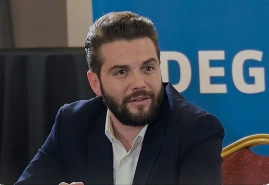‘Na hoqe trurin’/ Muçollari: Shqipëria po zbrazet nga mendja, ky sistem po na lë pa rini dhe pa shpresë