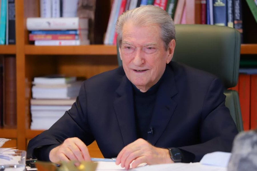 ‘Mashtrues ordiner’, Berisha poston reagimin e qytetarit: Takimi i filmuar i Ramës i shitet publikut sikur ishte live