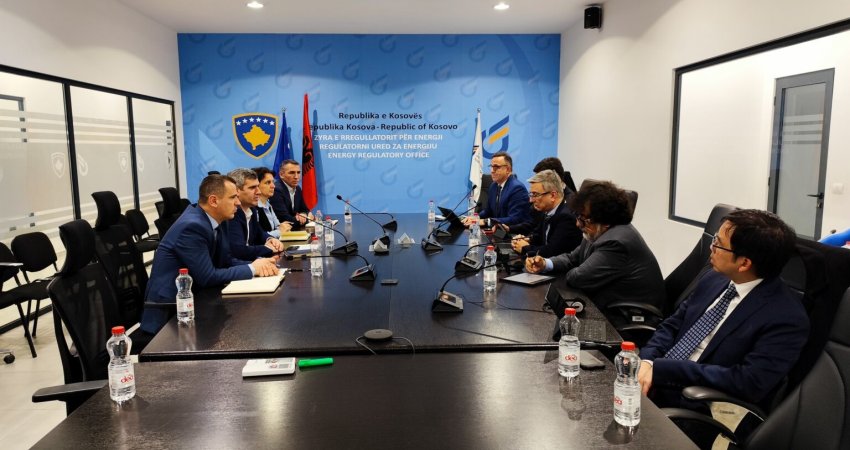 Bordi i ZRRE’së pret në takim Misionin e FMN’së, flasin për shqyrtimet tarifore