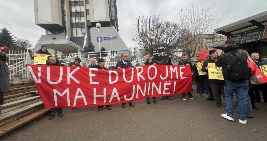 Policia tregon arsyet pse u shoqërua në stacion i moshuari gjatë protestës kundër shtrenjtimit të rrymës