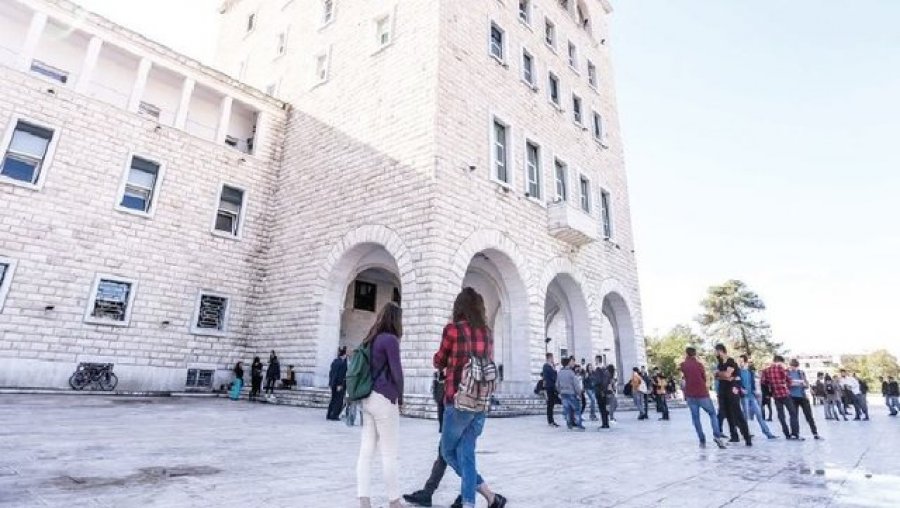 Studentët shqiptarë nuk integrohen në tregun e punës, 40% të punësuar jashtë profilit