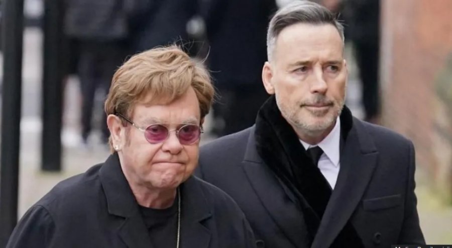 Skandali në Britani/ Elton John kundër një prej gazetave më të mëdha: Ishte e neveritshme ajo që na bëri