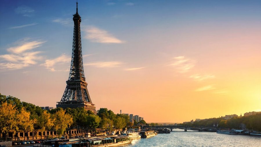 Në Paris, gratë me stil s'e bëjnë kurrë këtë gabim kur vishen për një mbrëmje jashtë