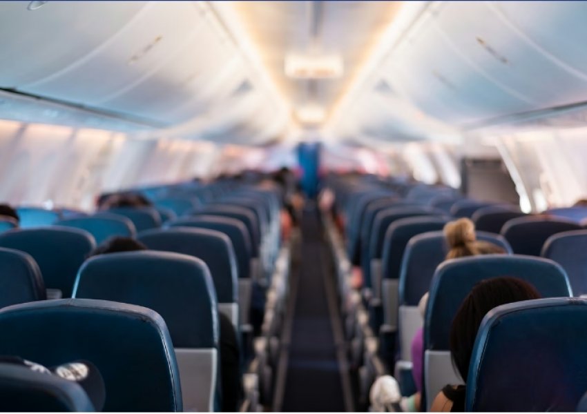 Pse sediljet e aeroplanëve janë pothuajse gjithmonë blu?