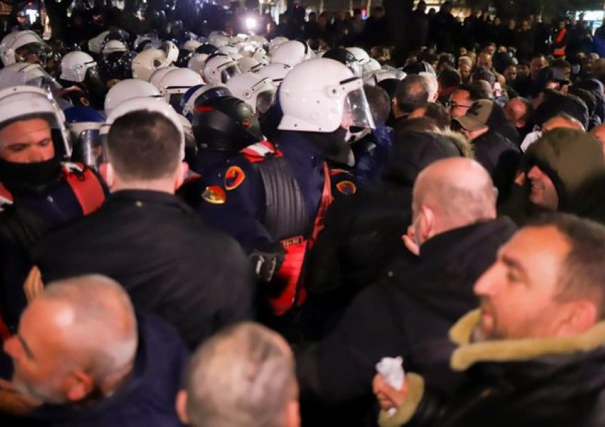 PD rrëzon policinë: Zyrat e propagandës mashtron, në spitalin e Traumës nuk ka efektiv të plagosur