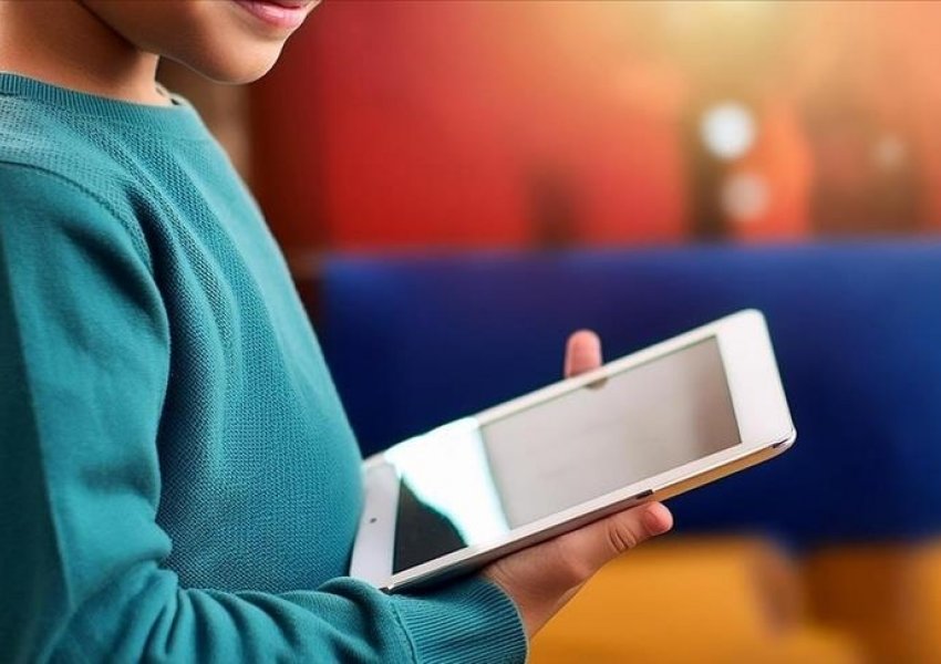 Çekia shqyrton ndalimin e mediave sociale për fëmijët nën moshën 15-vjeç