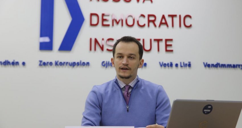 Votimi në pako i nënkryetarëve, Cakolli: Kjo mënyrë e votimit ishte kundërshtuar nga ata që sot e shtynë përpara