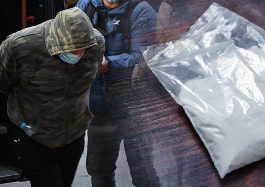 Operacion në Greqi, shqiptari kapet në Portin e Pireut me drogë! Qeni nuhatës i zbulon laboratorin në banesë