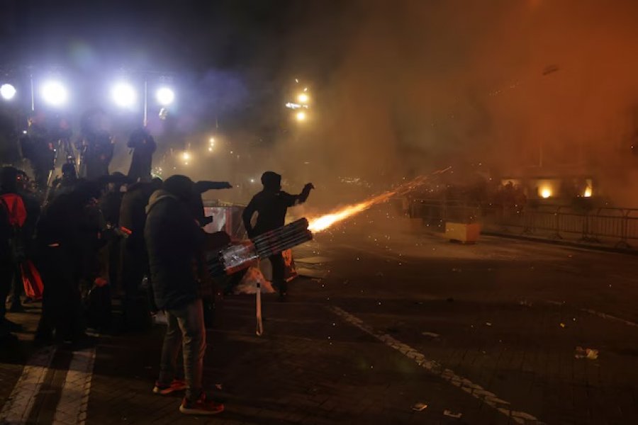 Washington Post: Protesta masive kundër qeverisë tronditin Tiranën