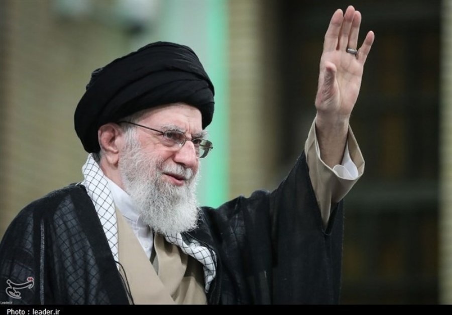 Përvjetori i Revolucionit Islamik – Khamenei fal dhe ul dënimet për mbi 2,100 të dënuar