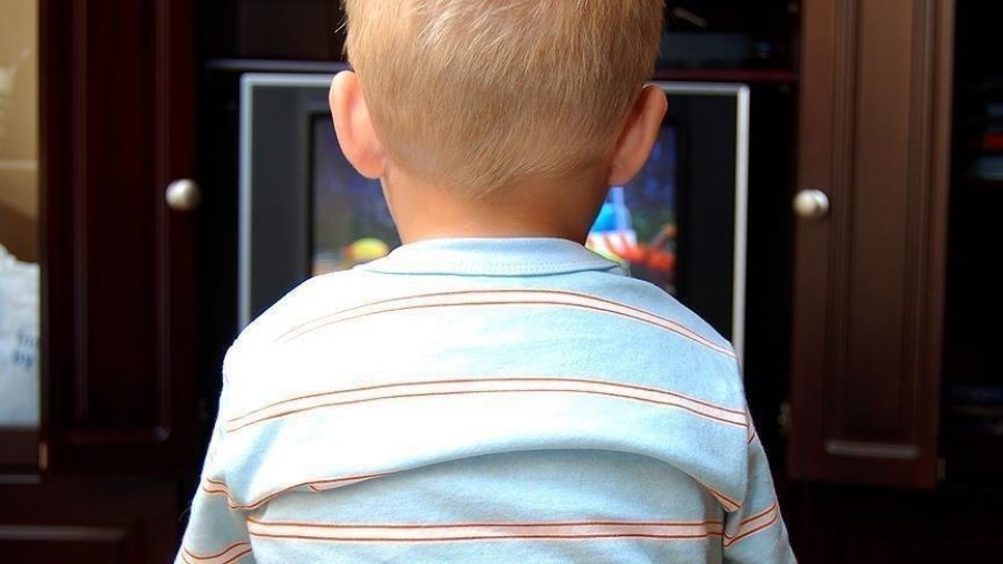 Dita e Internetit të Sigurt nxjerr në pah rreziqet e IA për të rinjtë