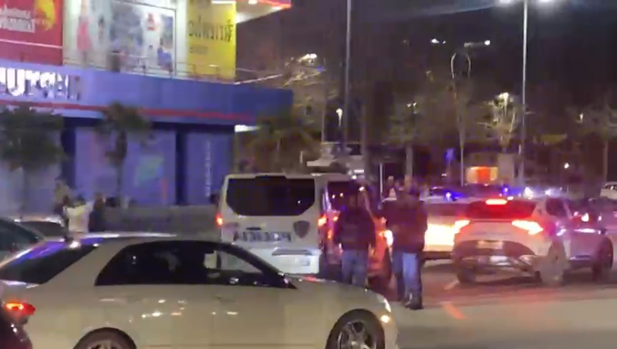 Sherr mes disa personave në Vlorë, ndërhyn policia...