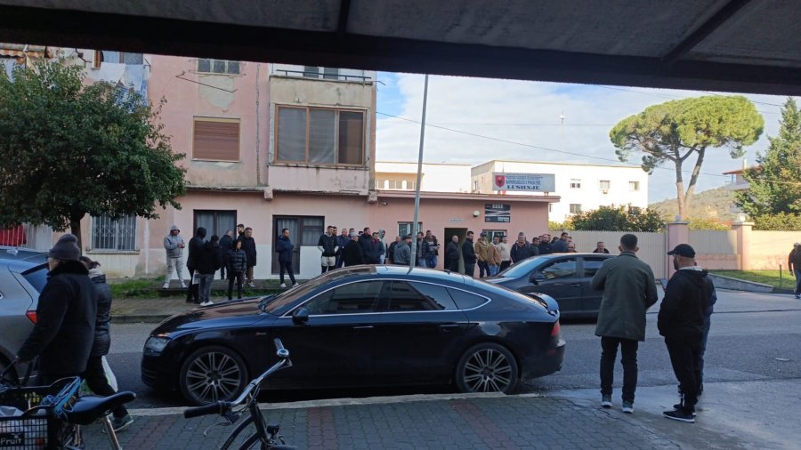Protesta për pronën/ Banorët e Imshtës në Lushnjë thirren në polici