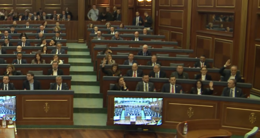 Këta janë tre deputetët e PDK-së që s’votuan nënkryetarët