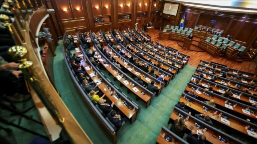 Seanca konstituive e Kuvendit të Kosovës/ Formohet komisioni për verifikimin e mandateve