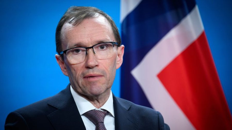 Ministri i Jashtëm i Norvegjisë nën kritika për stazhin e të birit në ambasadë