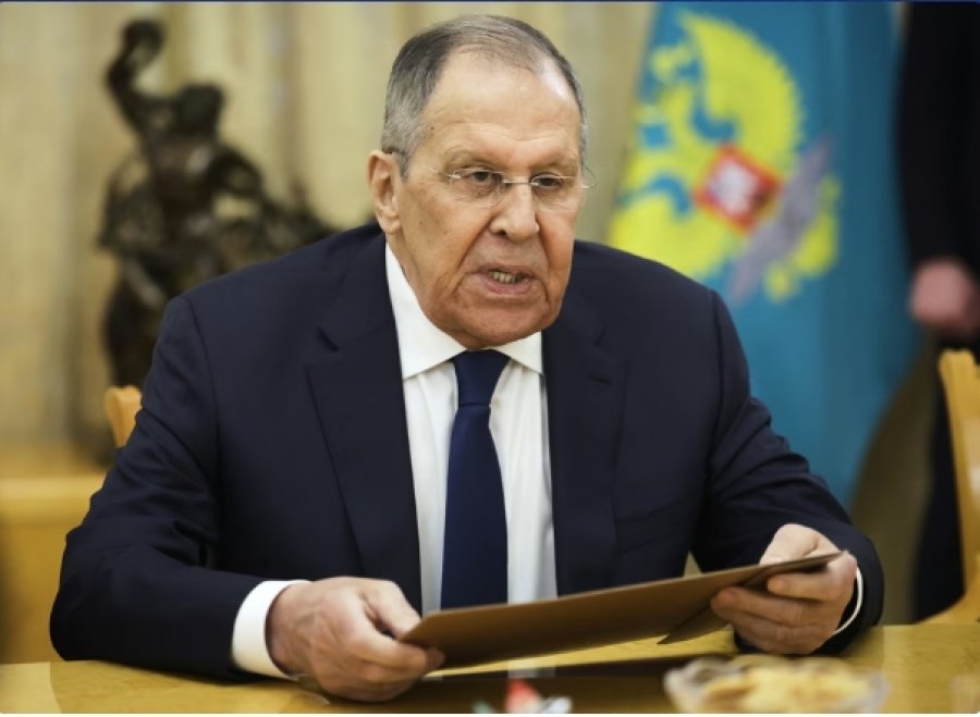 Lavrov: Nëse vendet perëndimore forcojnë praninë ushtarake në Grenlandë, Rusia do të marrë 'kundërmasa'