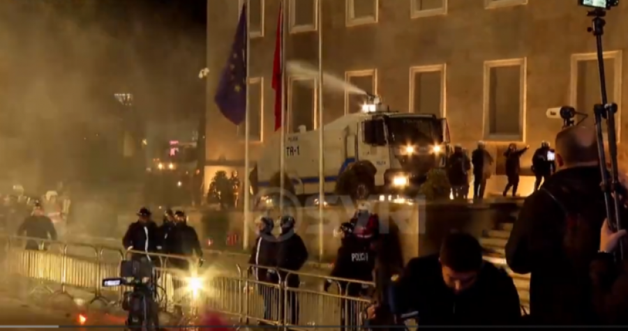 SafeJournalists Network denoncon rrezikun për gazetarët gjatë protestës së opozitës në Tiranë