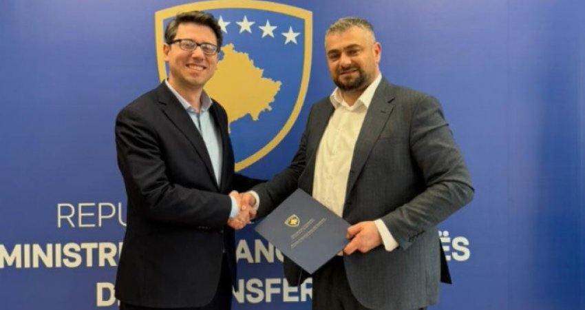 Murati takon Hotin, bëhet dorëzim-pranimi i portofolit tek ministria e re