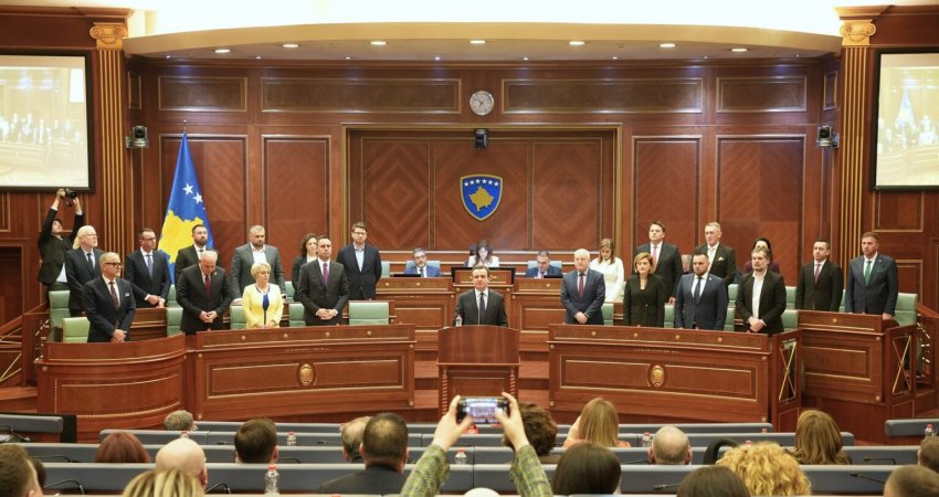 Pas gati një ore vonesë, nis seanca e Kuvendit të Kosovës