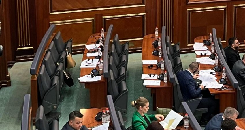 Rezoluta e Kuvendit për krerët e UÇK-së, Lista Serbe lëshon sallen