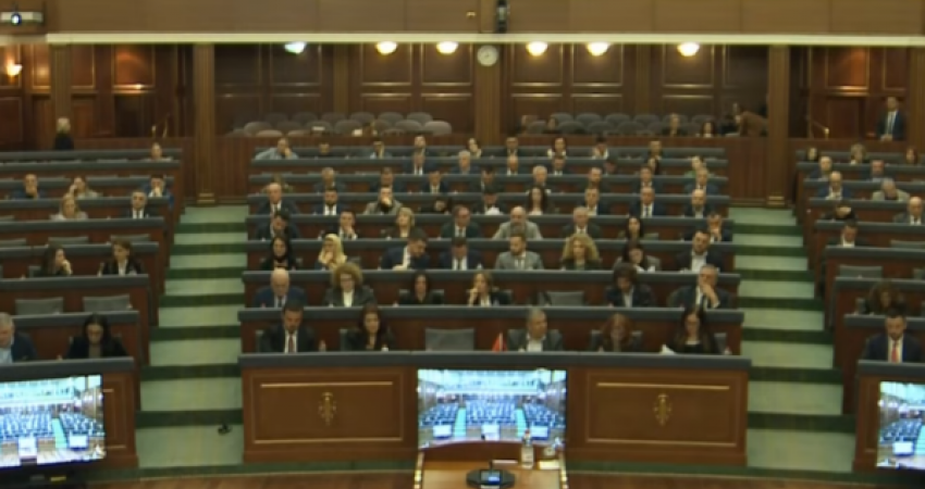 Betohen 18 deputetë të rinj, zëvendësojnë ata që u bënë pjesë e kabinetit qeveritar
