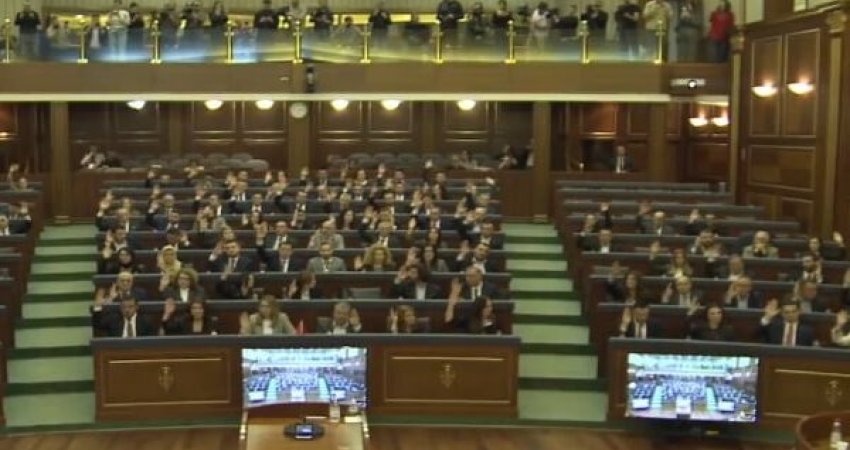Kuvendi i Kosovës miraton rezolutën për mbrojtjen e ish-krerëve të UÇK-së në Hagë