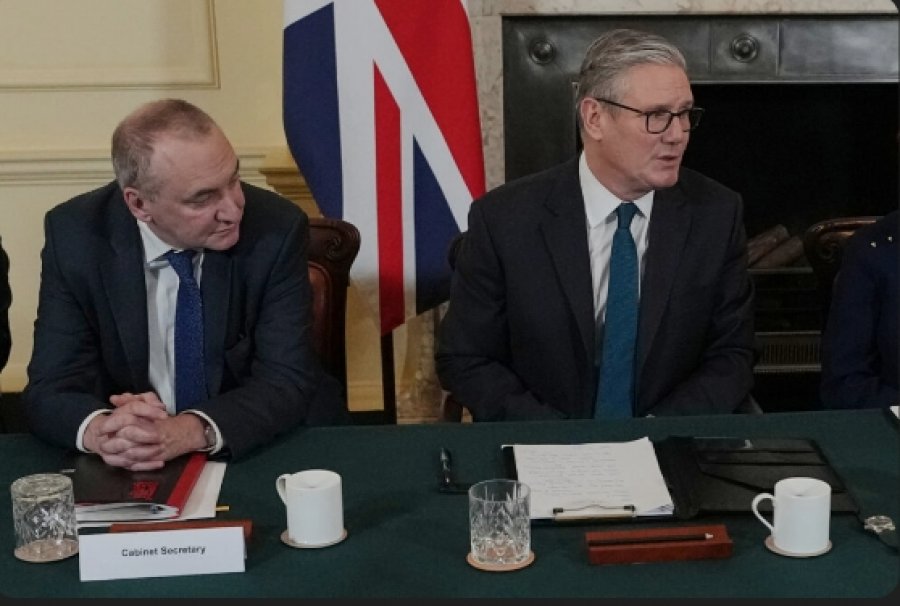 I treti brenda pak ditësh/ Sekretari i përgjithshëm i qeverisë britanike jep dorëheqjen 