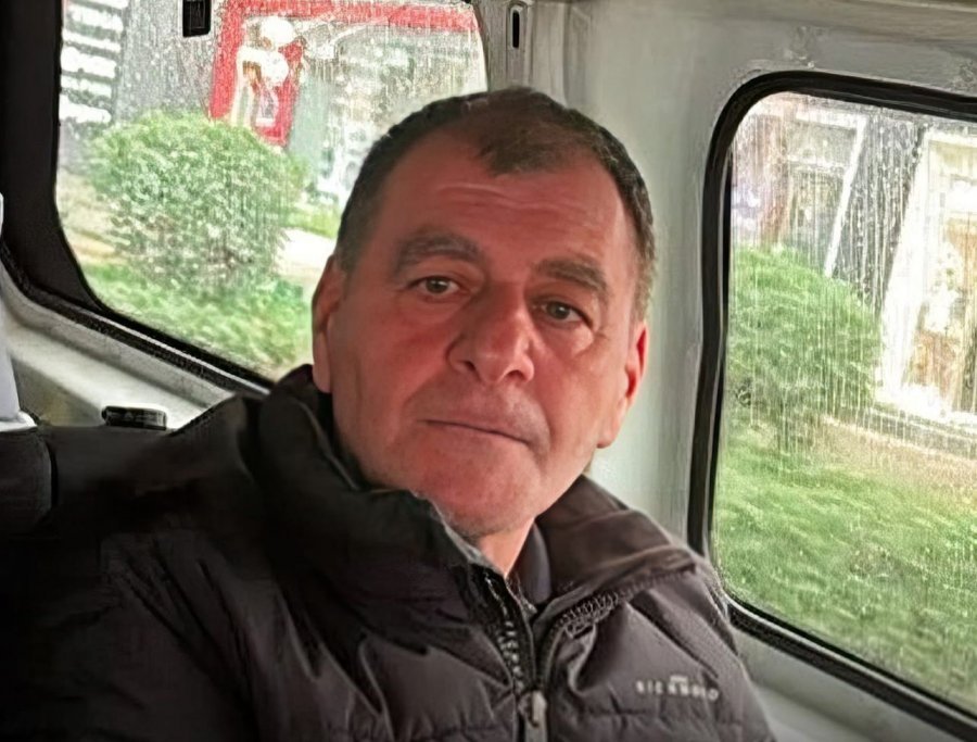 FOTO/ Ky është 58-vjeçari që tentoi të grabiste me armë bankën në Tiranë