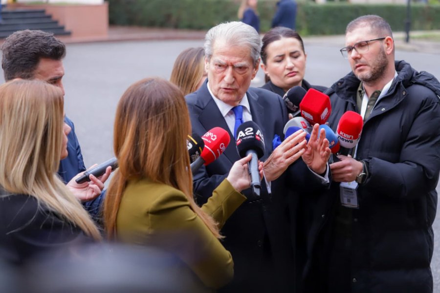 Berisha: Ramës i është dërguar ultimatumi nga BE e SHBA! Vetëm shqiptarët e shpëtojnë Shqipërinë