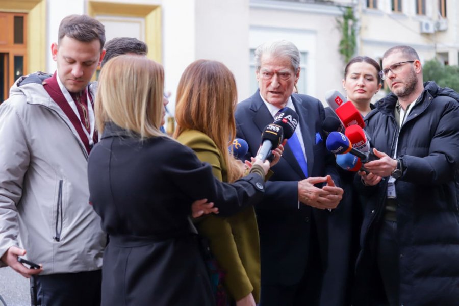 Berisha: Lubia dhe Rama po shkatërrojnë dokumentet! Militantja e PS në krye të Kushtetueses nuk po zbardh vendimin qëllimisht