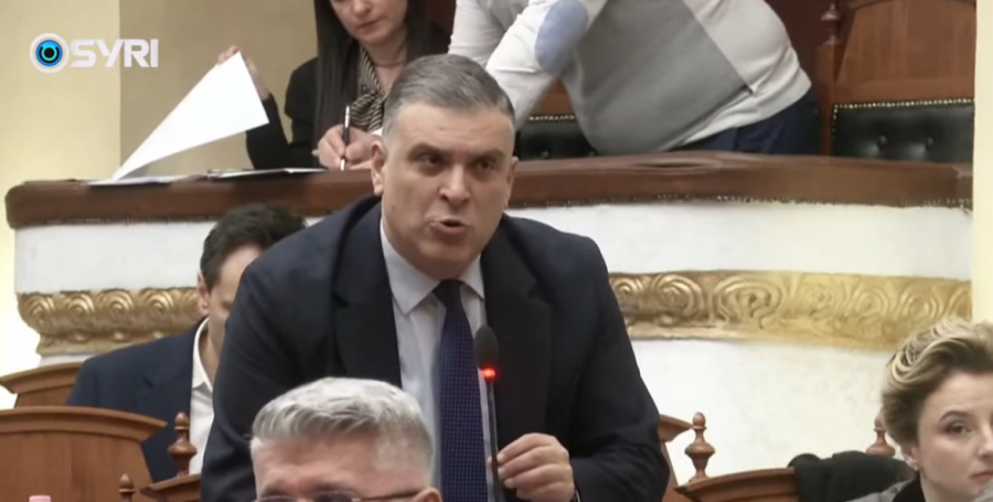 'Skllav të krimit', Blushi akuzon Ervin Hoxhën: Deputeti i opozitës u dhunua nga narko-policia e shtetit
