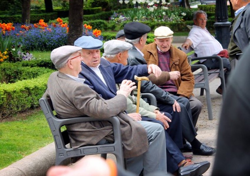 Alarmi demografik/ Në 10 vite shqiptarët u plakën gati 5 herë më shpejt se Europa